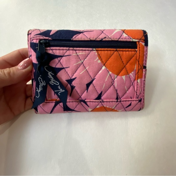 VERA BRADLEY RFID Riley Compact Foldable Wallet Love Me Daisy Pattern - pink - Picture 2 of 9